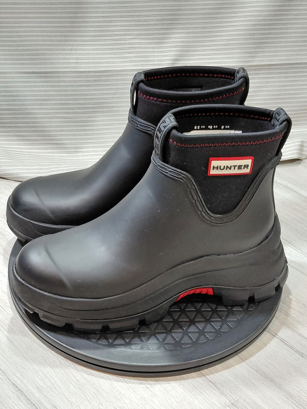 Hunter Women Eloise Chunky Lug Black Waterproof Rain Boot Form Fitting Shaft W8